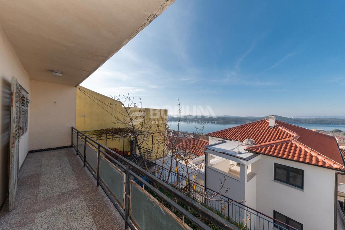 Hiša s panoramskim pogledom na morje pod trdnjavo sv. Ivana – Šibenik