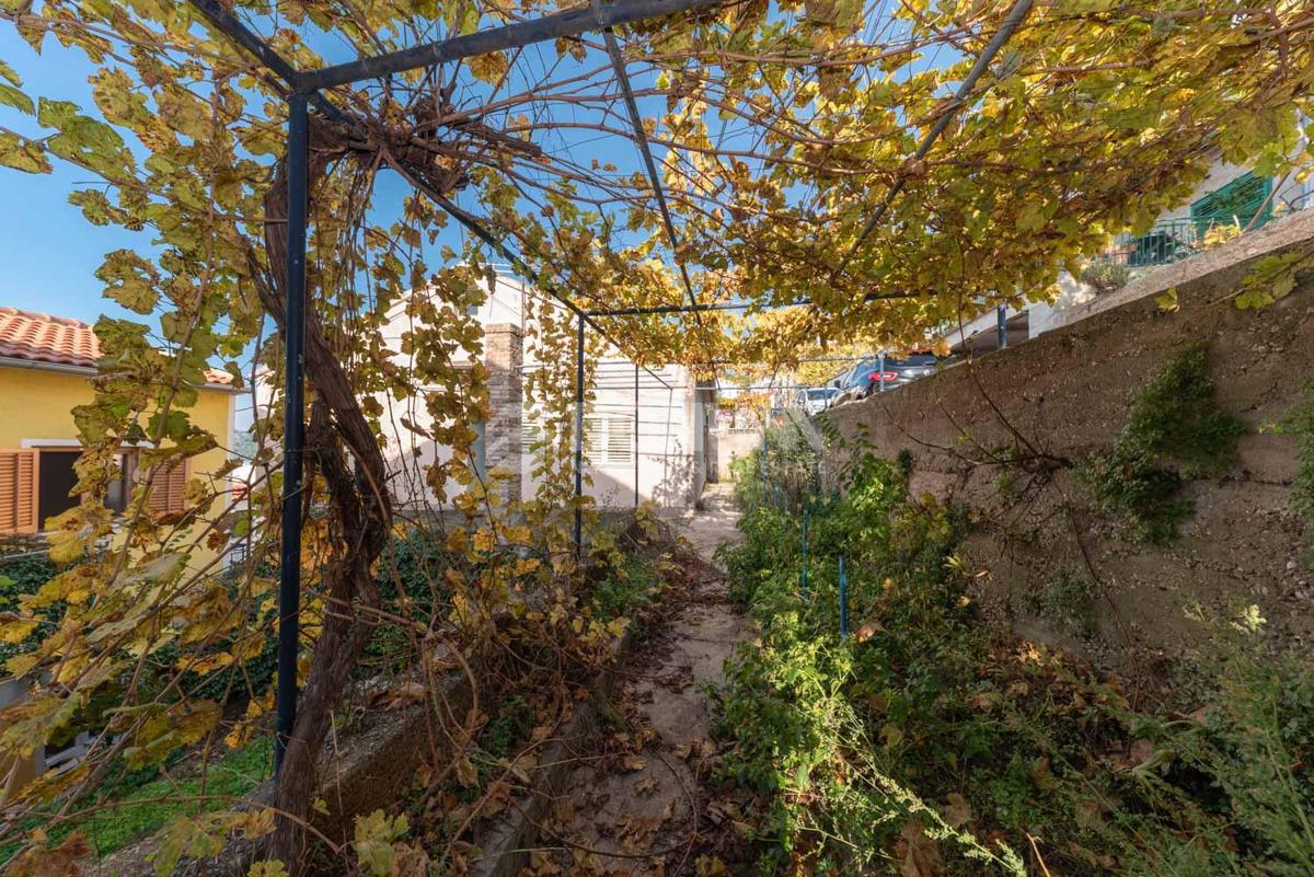 Hiša s panoramskim pogledom na morje pod trdnjavo sv. Ivana – Šibenik