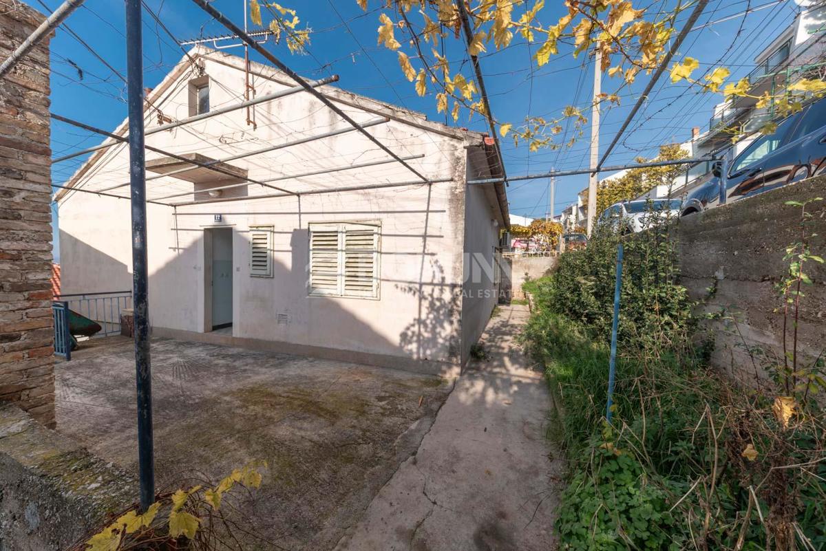 Hiša s panoramskim pogledom na morje pod trdnjavo sv. Ivana – Šibenik