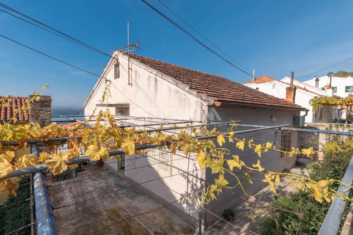 Hiša s panoramskim pogledom na morje pod trdnjavo sv. Ivana – Šibenik