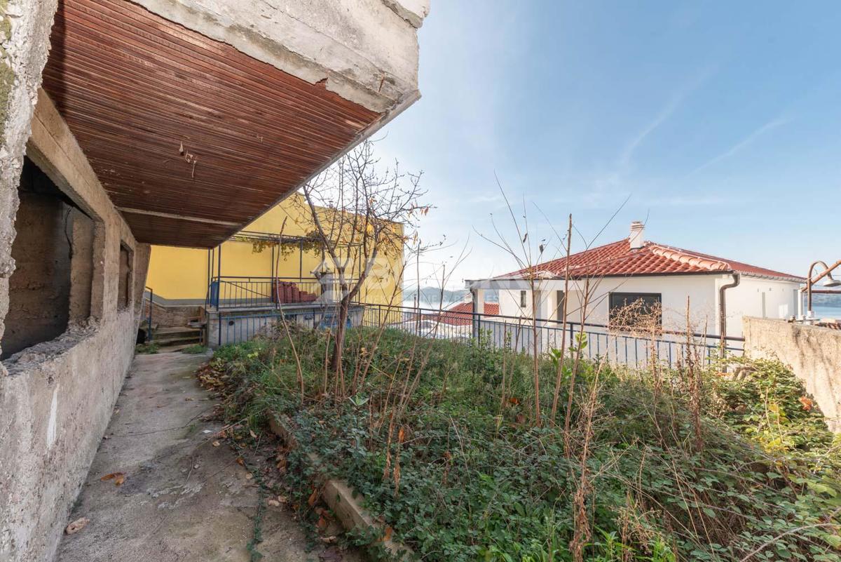 Hiša s panoramskim pogledom na morje pod trdnjavo sv. Ivana – Šibenik