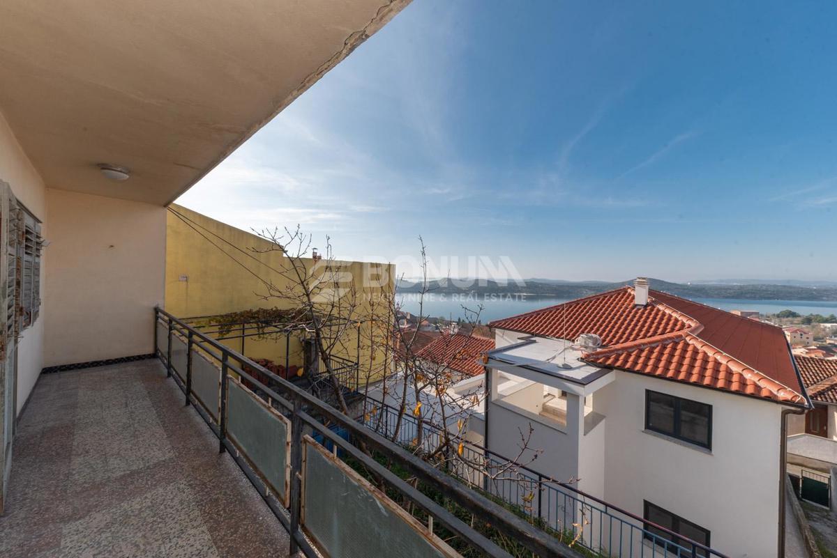 Hiša s panoramskim pogledom na morje pod trdnjavo sv. Ivana – Šibenik