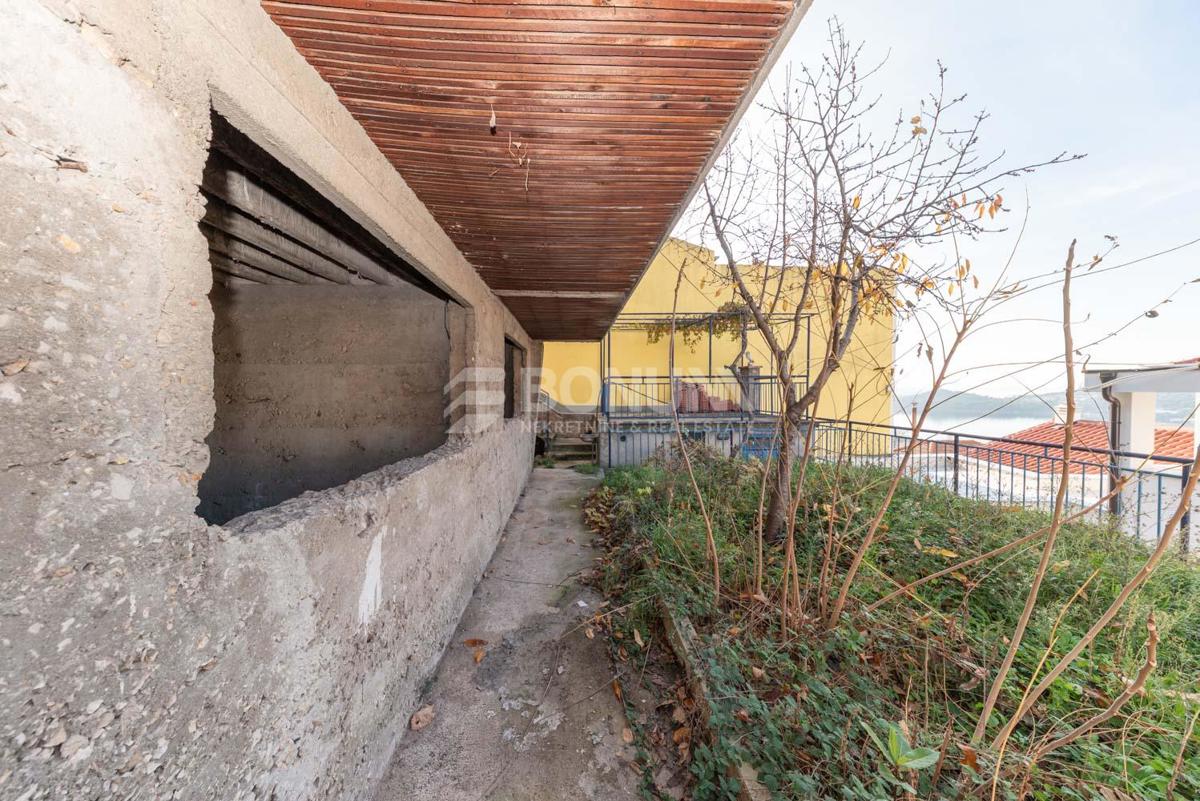 Hiša s panoramskim pogledom na morje pod trdnjavo sv. Ivana – Šibenik