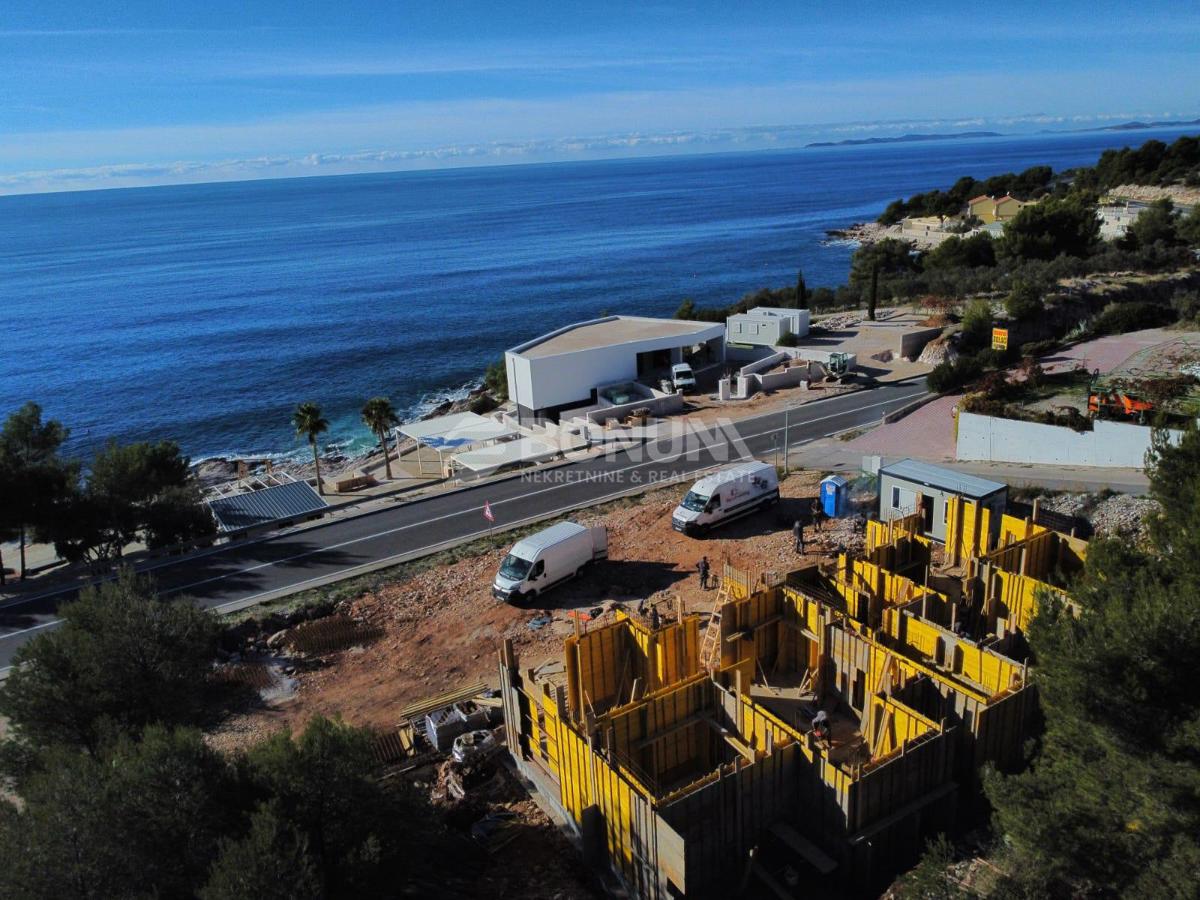  Udoben pritlični apartma z vrtom, bližina plaže – Primošten Dolac