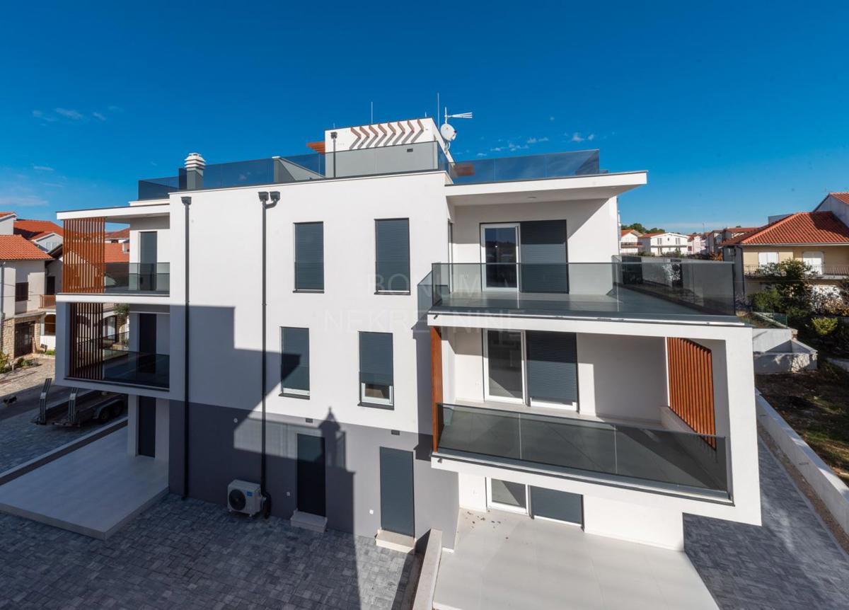 Odličen apartma v bližini plaže, prvo nadstropje, Vodice