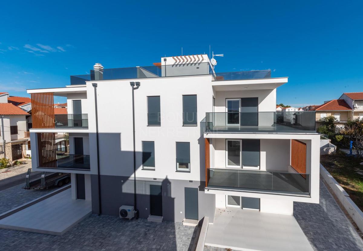 Odličen apartma v bližini plaže, prvo nadstropje, Vodice