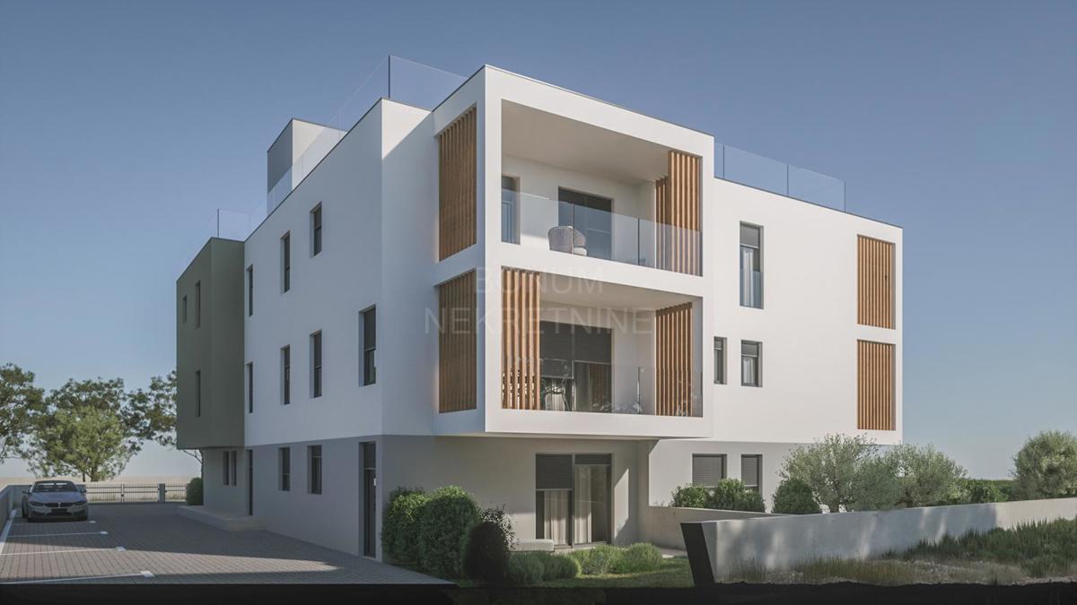  Prodaja stanovanja z dvoriščem v centru mesta, Vodice