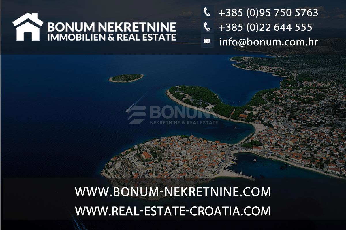 Majhno stanovanje v prvi vrsti do morja z vrtom, Sevid