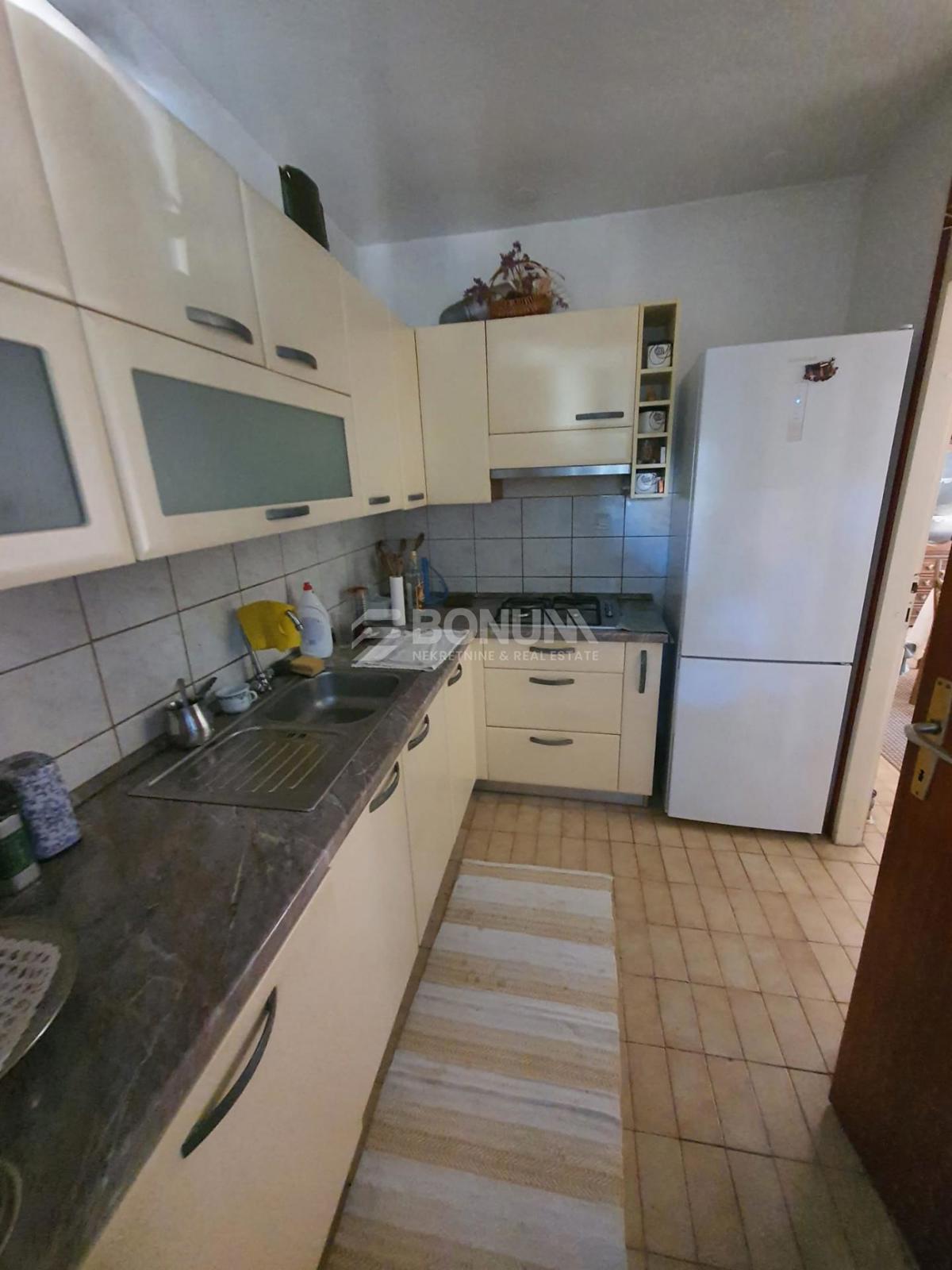 Prodaja se prostorno stanovanje na Bilom brigu, Zadar