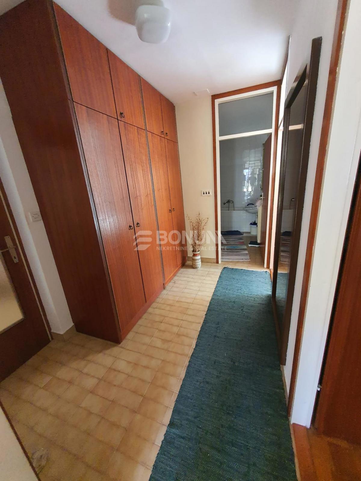 Prodaja se prostorno stanovanje na Bilom brigu, Zadar