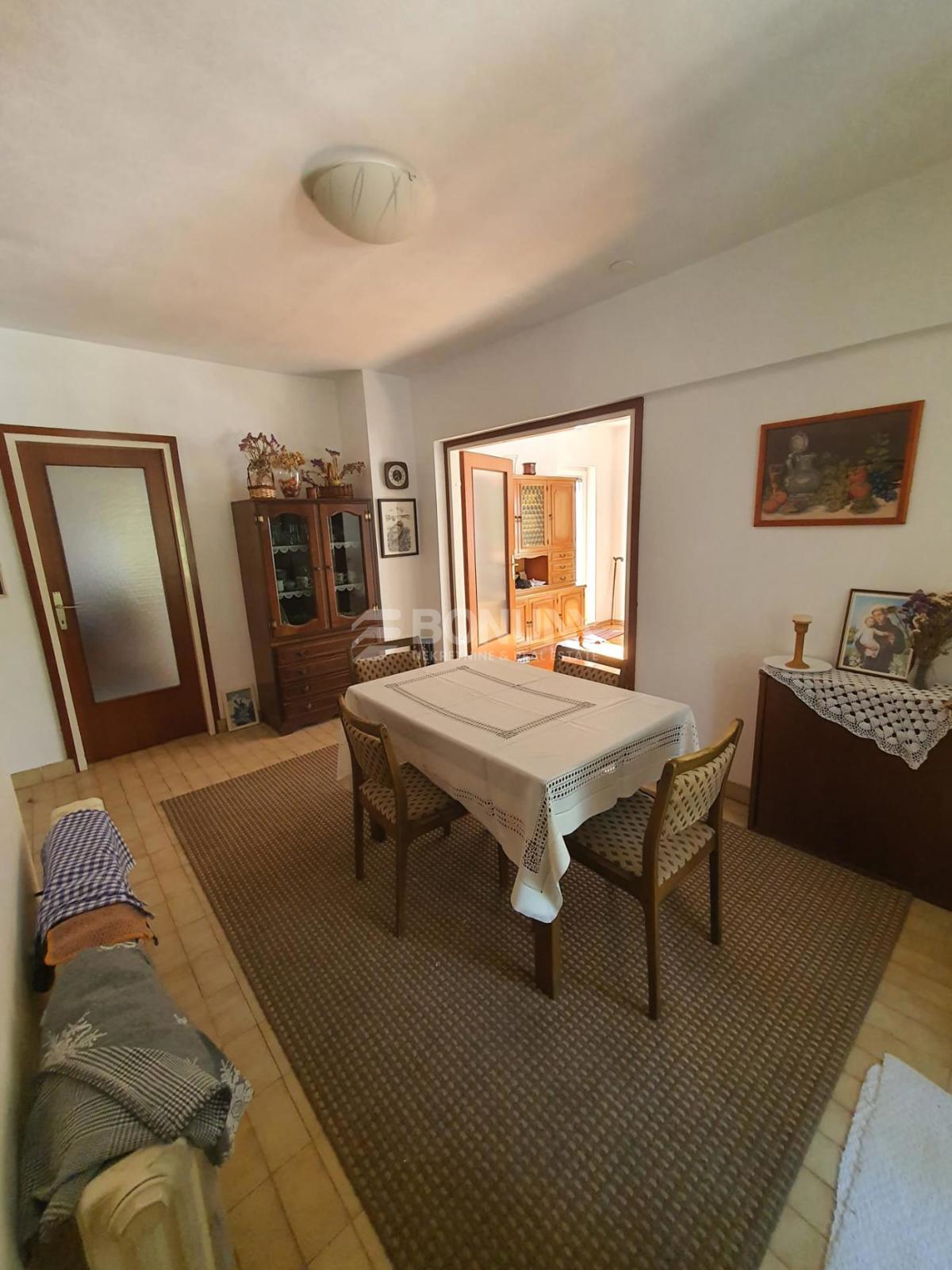 Prodaja se prostorno stanovanje na Bilom brigu, Zadar