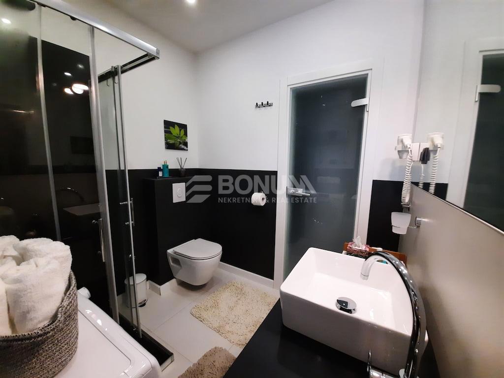 Vinjerac, 150 m do morja – moderen apartma z bazenom