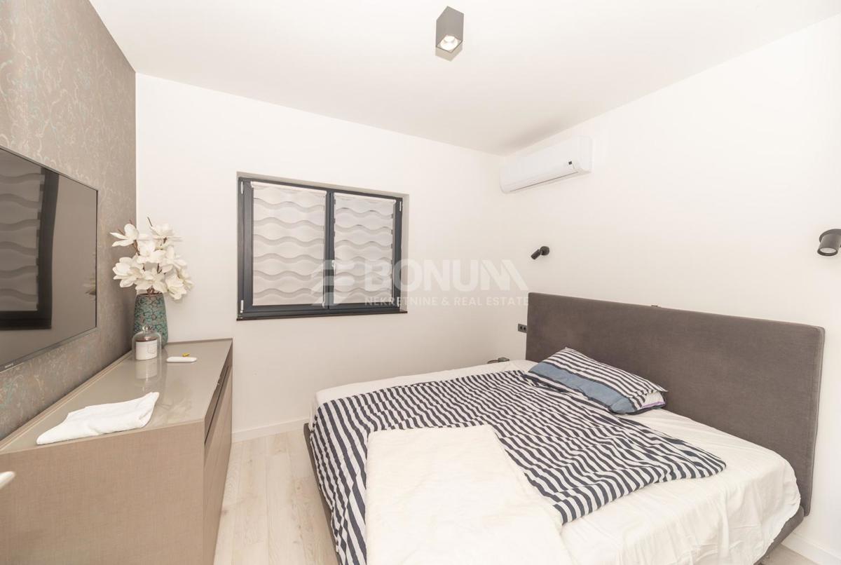 Vinjerac, 150 m do morja – moderen apartma z bazenom