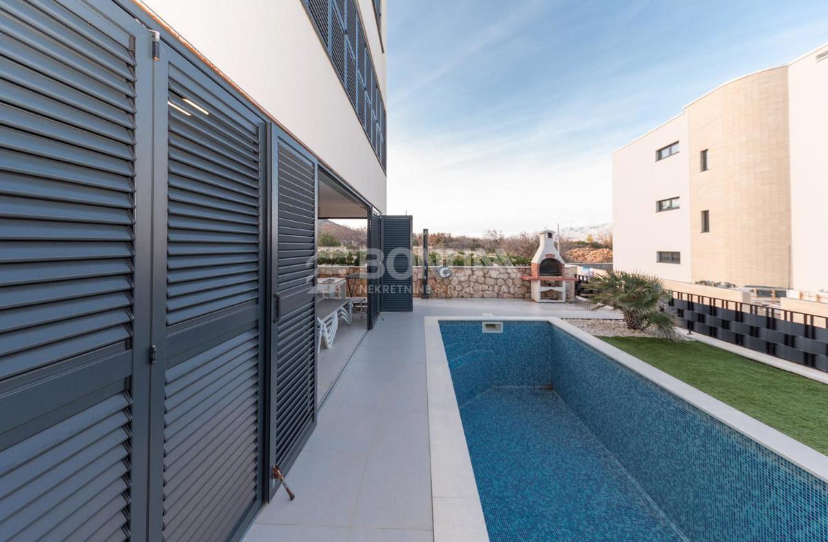 Vinjerac, 150 m do morja – moderen apartma z bazenom