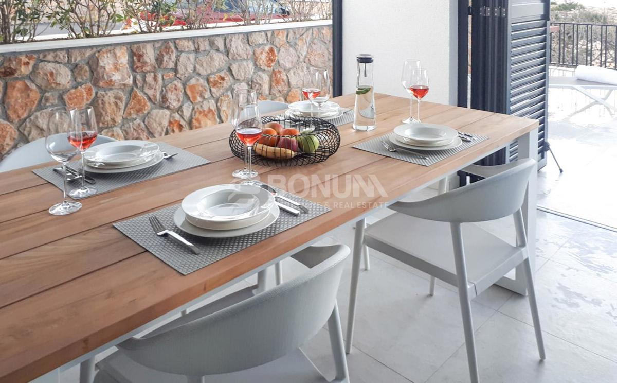 Vinjerac, 150 m do morja – moderen apartma z bazenom