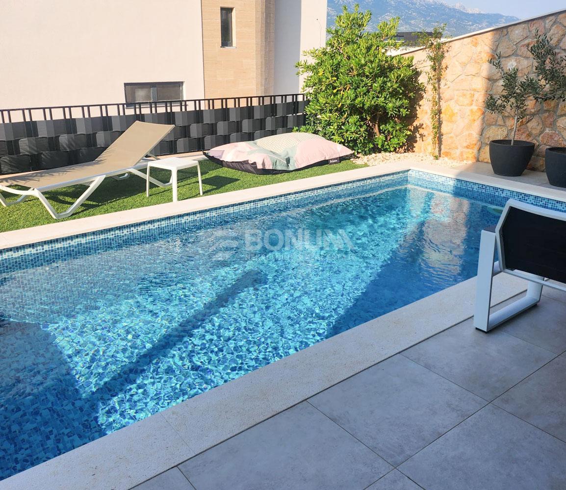 Vinjerac, 150 m do morja – moderen apartma z bazenom