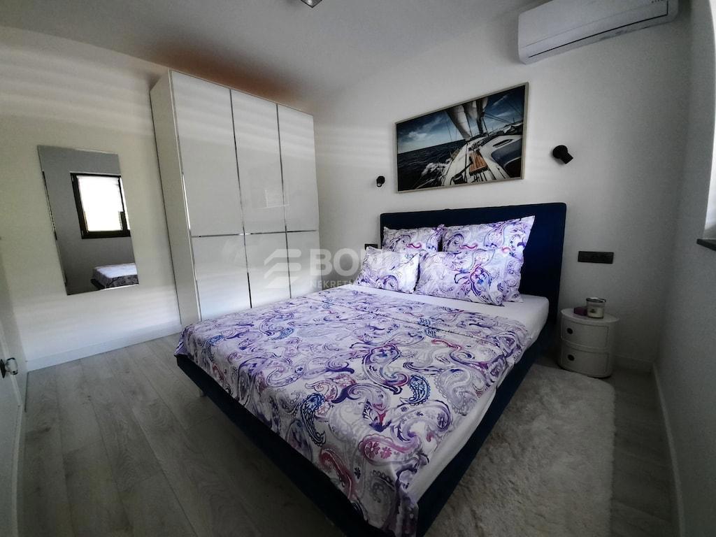 Vinjerac, 150 m do morja – moderen apartma z bazenom