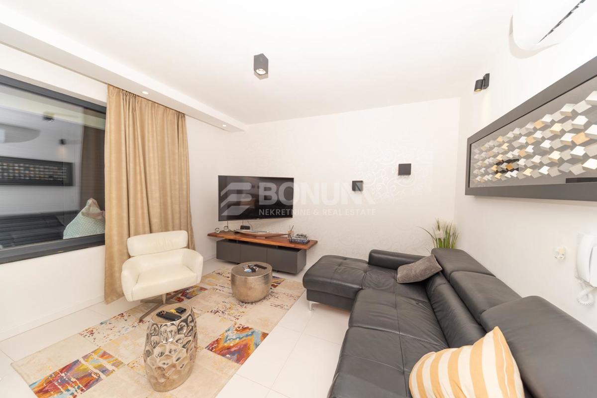 Vinjerac, 150 m do morja – moderen apartma z bazenom