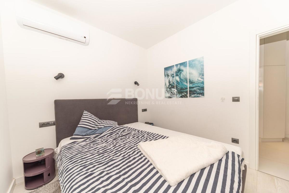 Vinjerac, 150 m do morja – moderen apartma z bazenom
