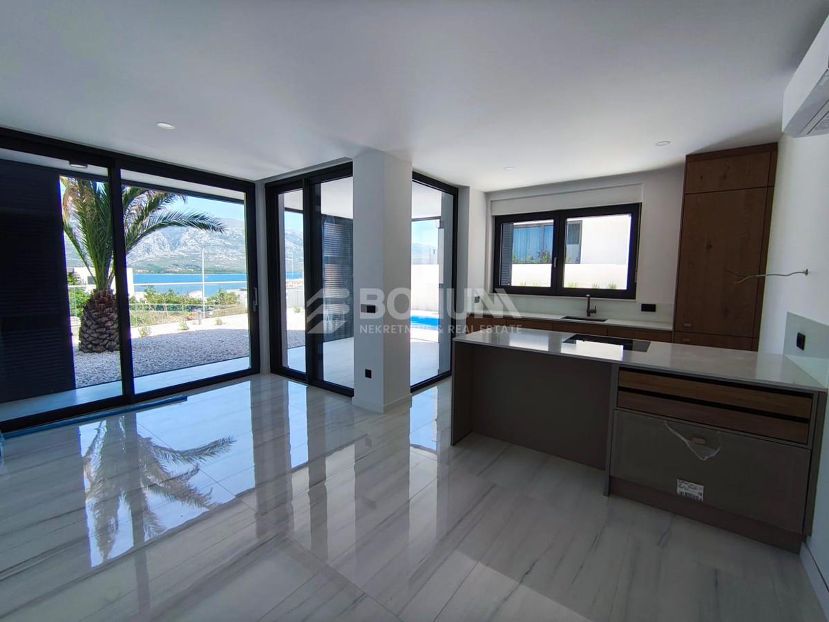 Novogradnja, stanovanje z bazenom in prekrasnim pogledom na morje