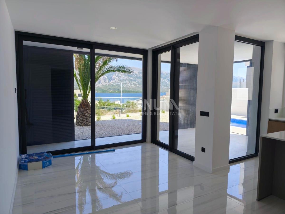 Novogradnja, stanovanje z bazenom in prekrasnim pogledom na morje