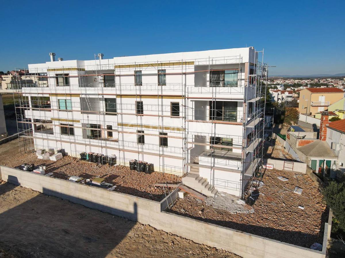  Nov prostoren apartma v prvem nadstropju stavbe, Vodice