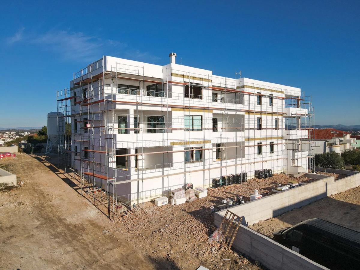  Nov prostoren apartma v prvem nadstropju stavbe, Vodice