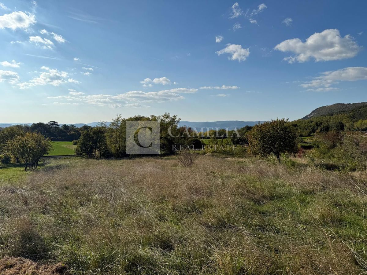 Zemljišče Roč, Buzet, 1.620m2