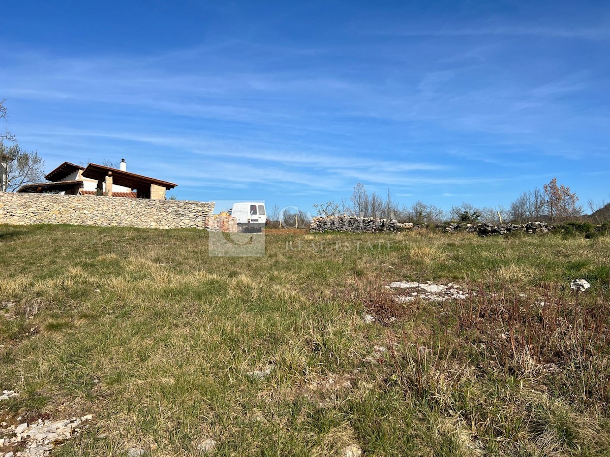 Zemljišče Veli Mlun, Buzet, 2.800m2