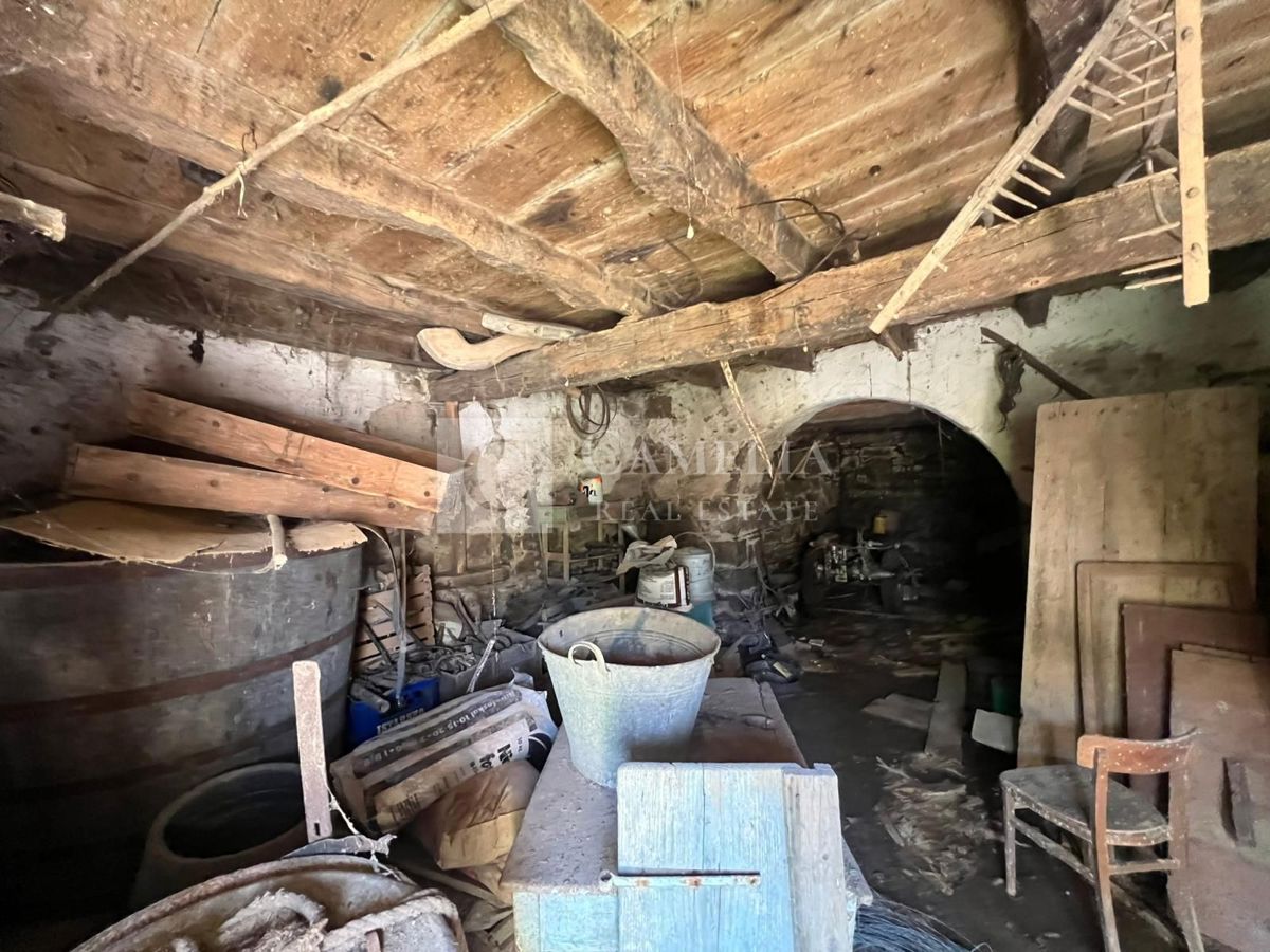 Hiša Črnica, Buzet, 200m2