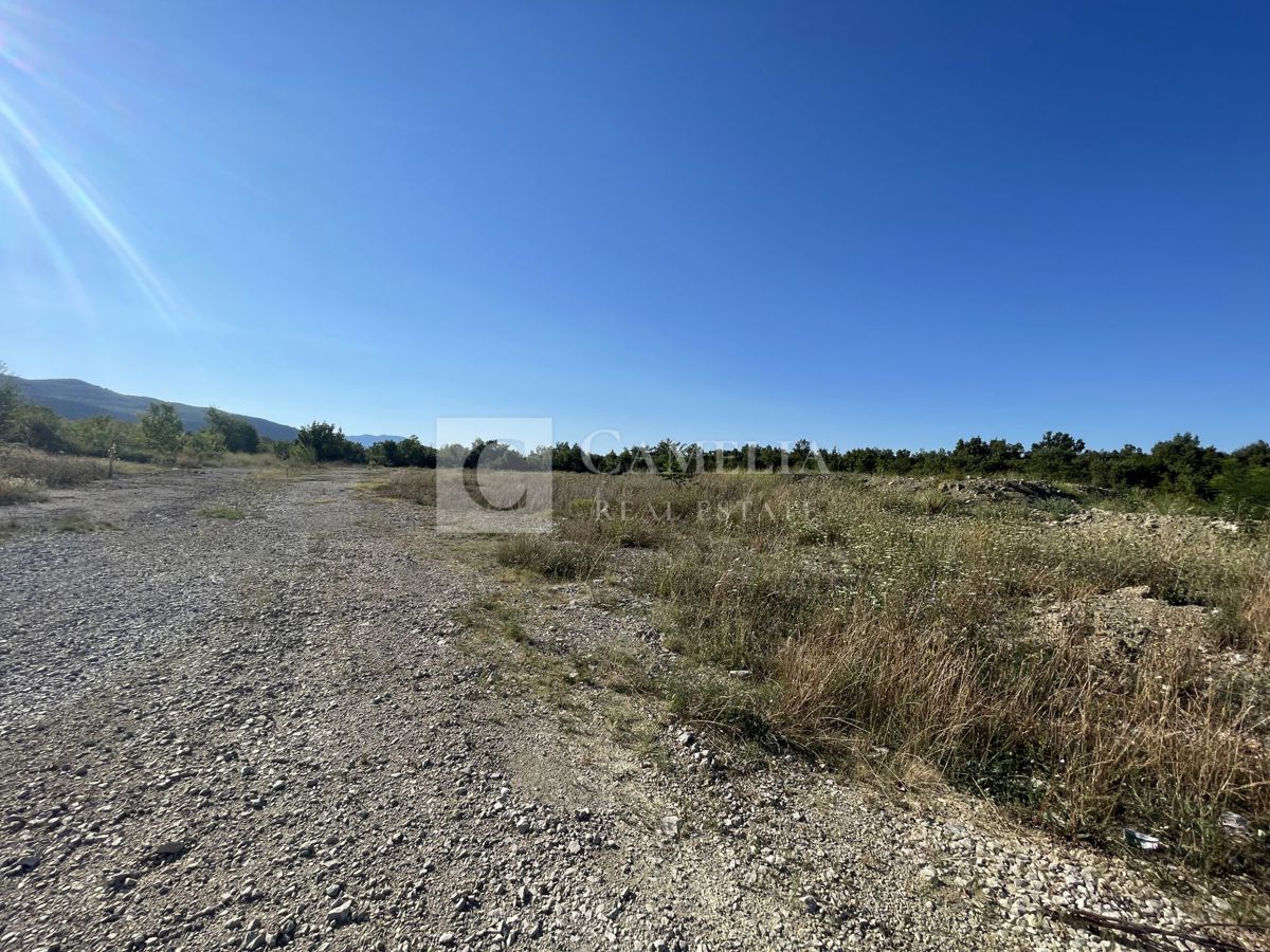 Zemljišče Ročko Polje, Buzet, 40.000m2