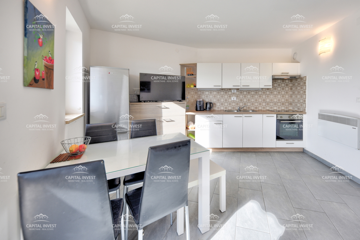 Stanovanje v prvem nadstropju z balkonom, Ližnjan, Istra