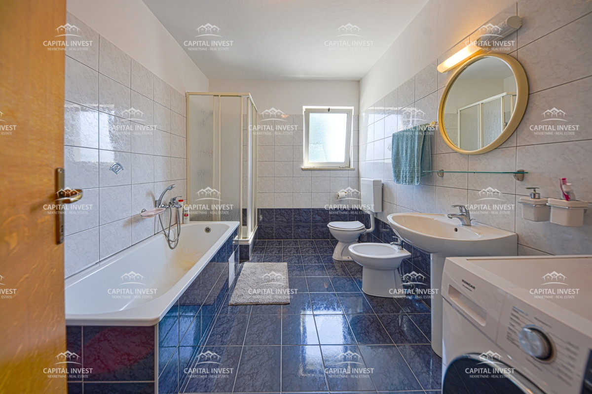 Trosobno stanovanje, garaža, Pula, Istra