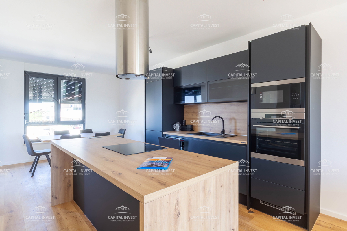 Štirisobno stanovanje, dva balkona, Pula, Valdebek