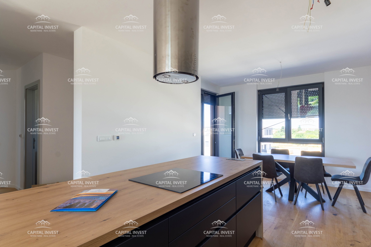 Štirisobno stanovanje, dva balkona, Pula, Valdebek