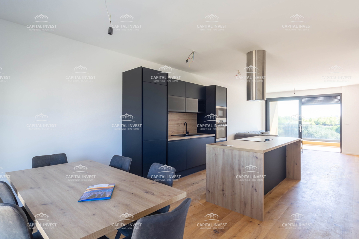 Štirisobno stanovanje, dva balkona, Pula, Valdebek