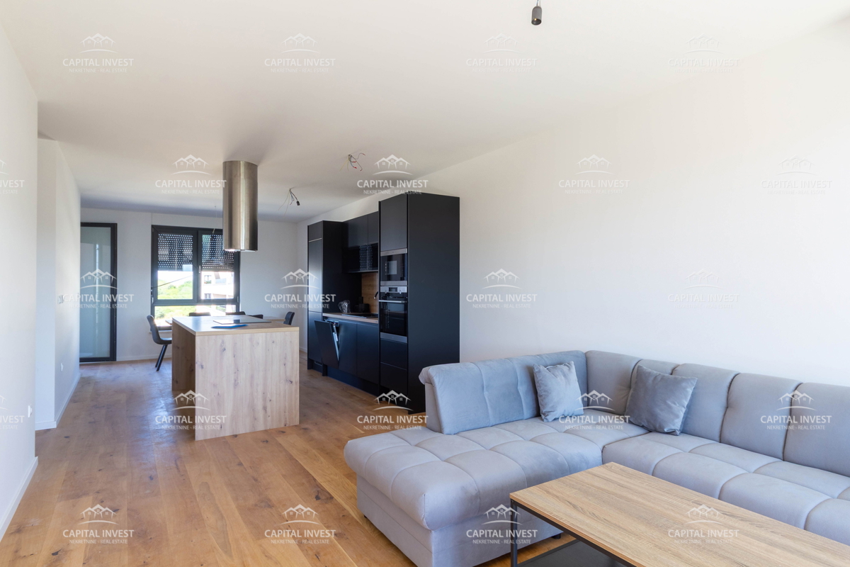 Štirisobno stanovanje, dva balkona, Pula, Valdebek