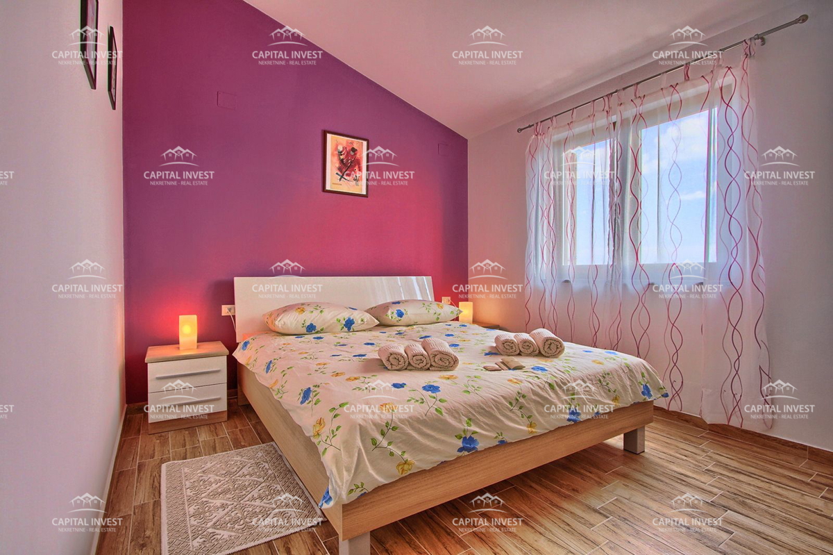 Vila s prostornim vrtom in bazenom Svetvinčenat, Istra