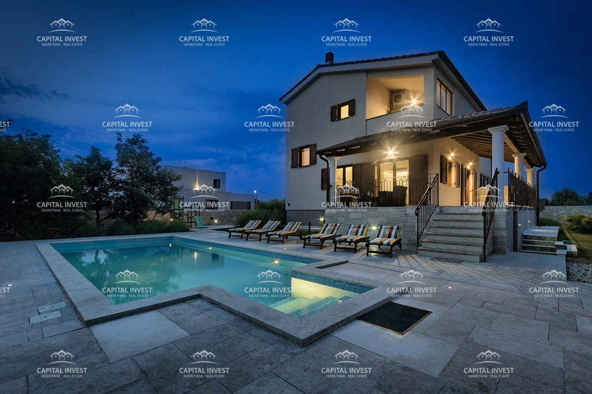 Vila s prostornim vrtom in bazenom Svetvinčenat, Istra