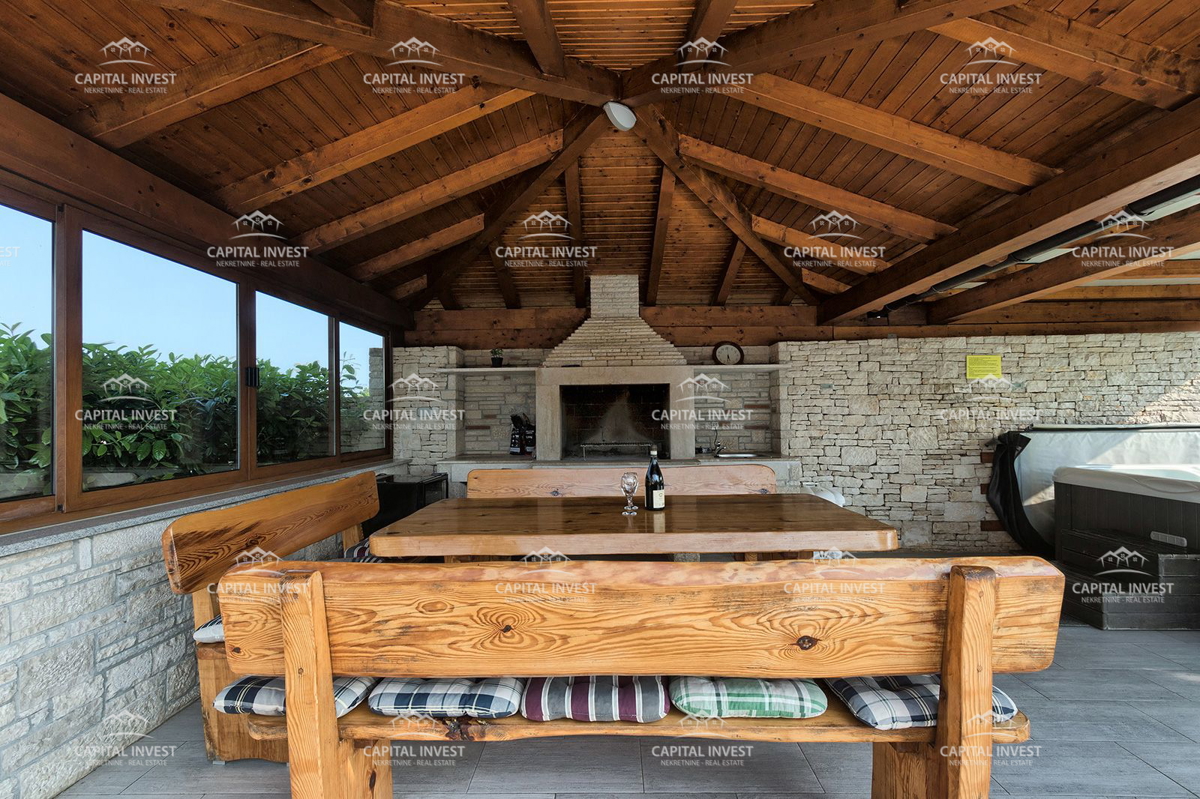 Vila s prostornim vrtom in bazenom Svetvinčenat, Istra