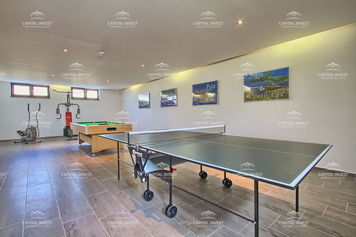 Vila s prostornim vrtom in bazenom Svetvinčenat, Istra