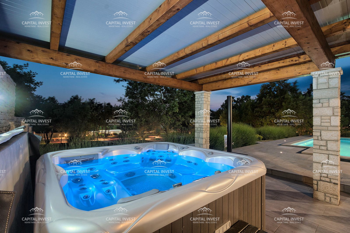 Vila s prostornim vrtom in bazenom Svetvinčenat, Istra