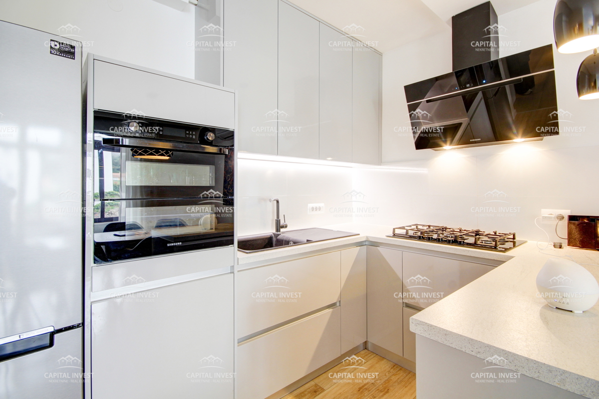 Stanovanje, trisobno, obnovljeno, parkirišče, Pula, Istra