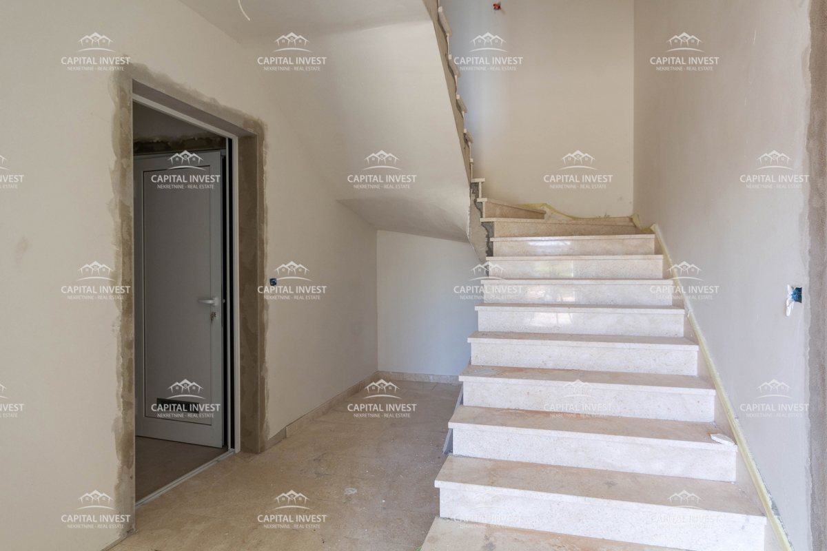 Trosobno stanovanje, dva balkona, novogradnja, Pula, Istra