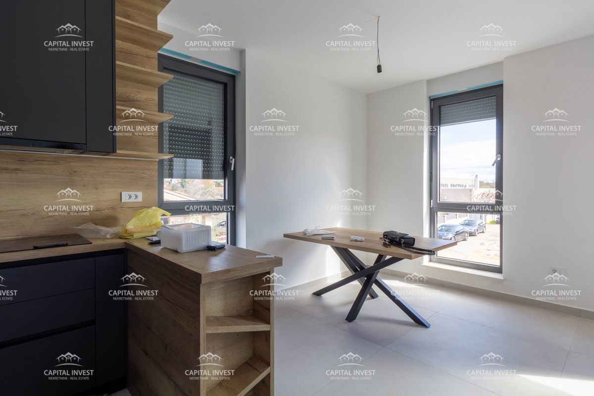 Trosobno stanovanje, dva balkona, novogradnja, Pula, Istra