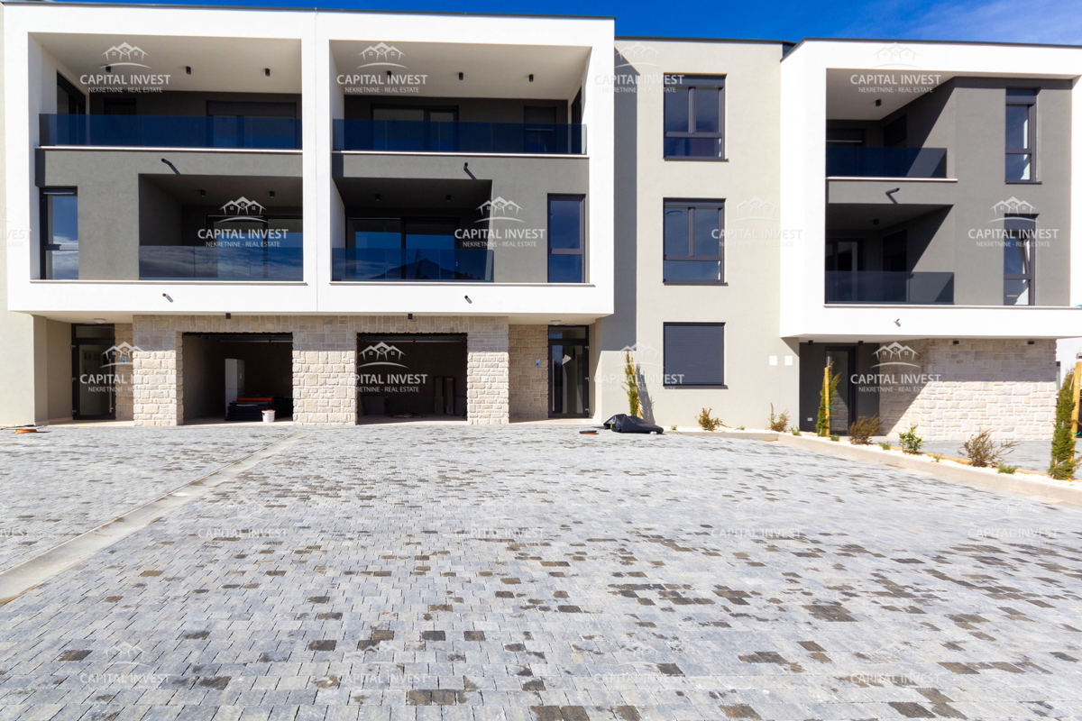 Trosobno stanovanje, dva balkona, novogradnja, Pula, Istra