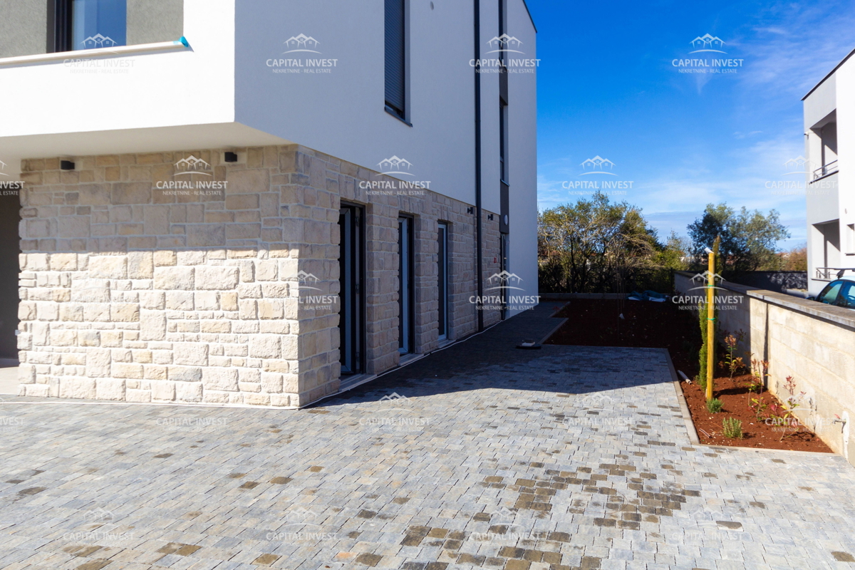 Trosobno stanovanje, dva balkona, novogradnja, Pula, Istra