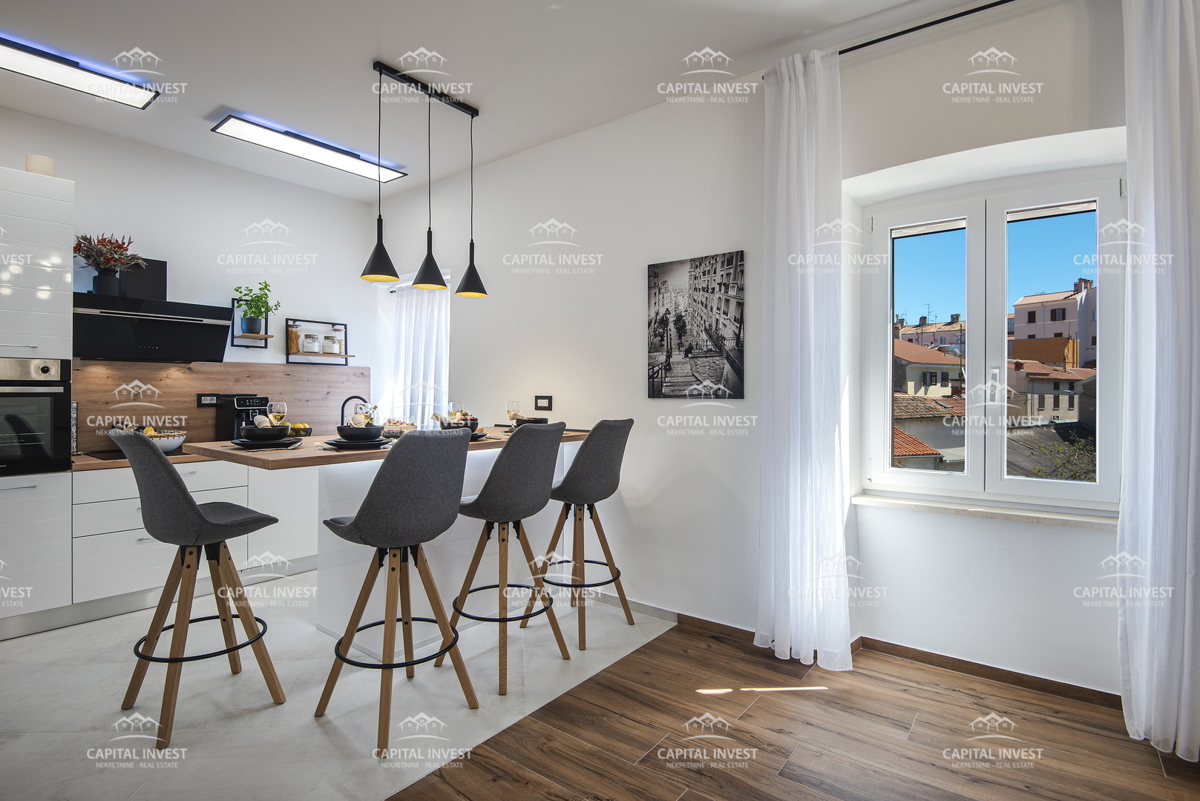 Stanovanje, trisobno, Center, Pula, Istra