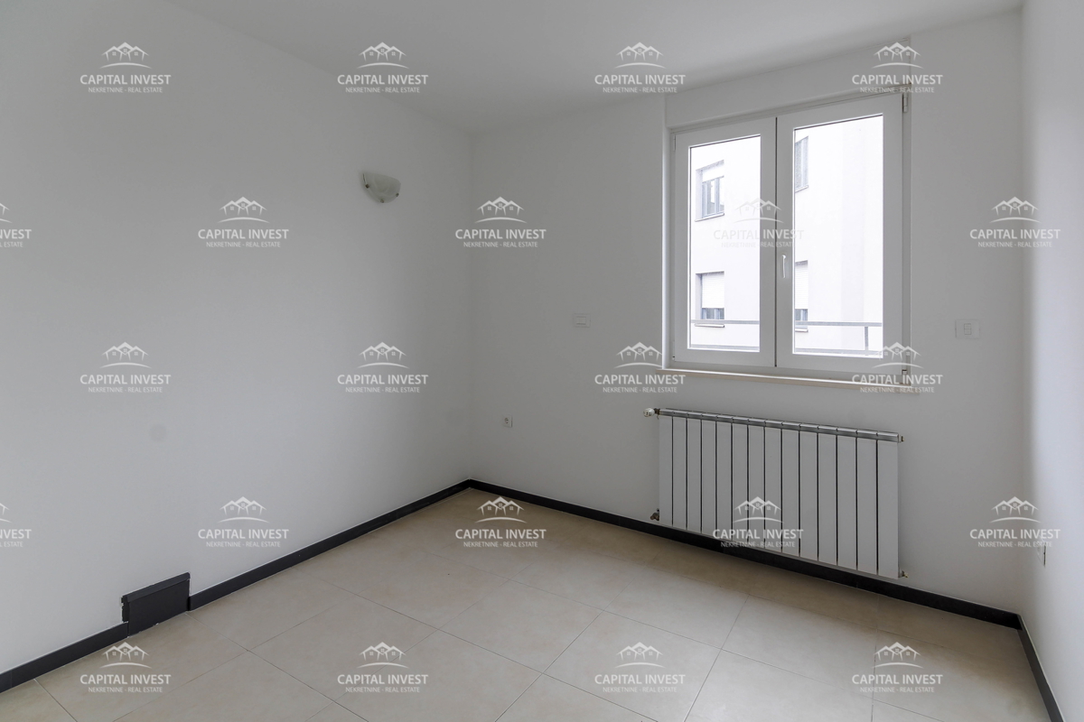 Stanovanje, štirisobno, balkon, Center, Pula, Istra