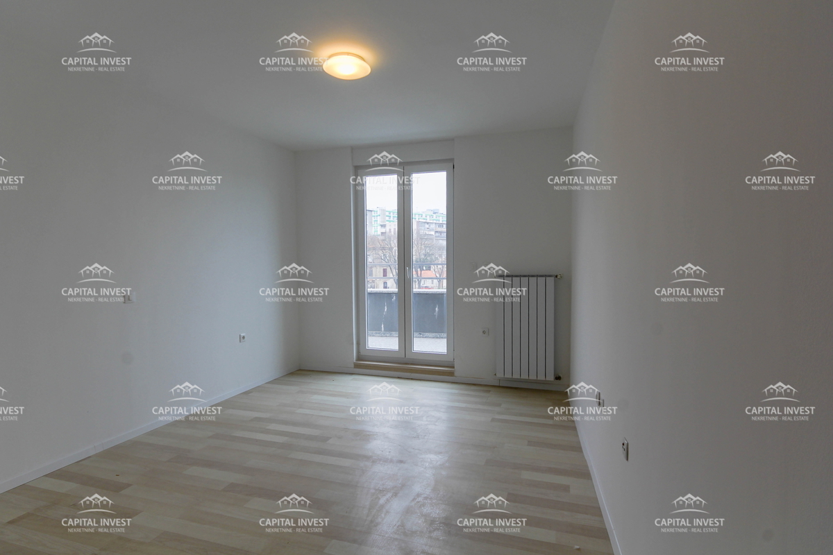 Stanovanje, štirisobno, balkon, Center, Pula, Istra